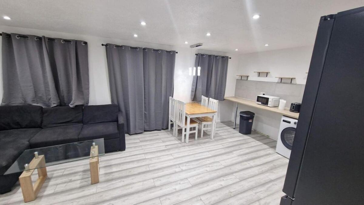 Appartement Cozy Modern 2 Bed Flat, With Parking, Close To Town *