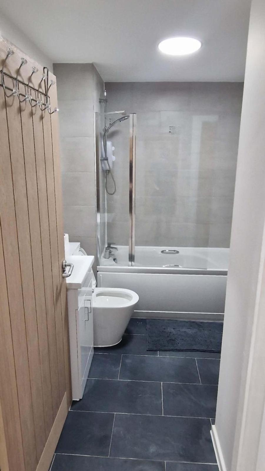 Appartement Cozy Modern 2 Bed Flat, With Parking, Close To Town *